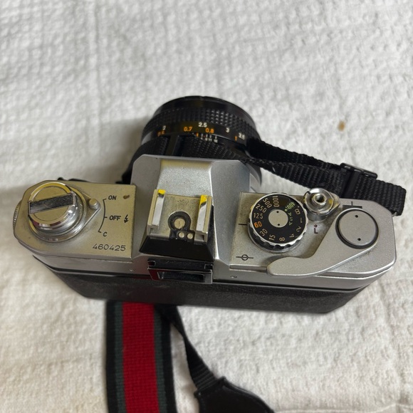 Canon FTb QL SLR Film Camera with Prime Lens - Picture 4 of 5